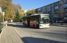 Отново! Възрастен човек затиснат от вратите на рейс в Пловдив