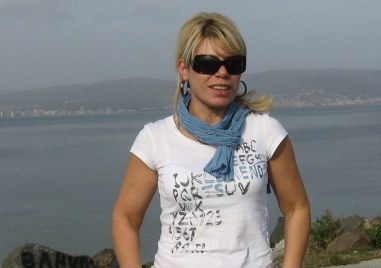 Диана Саватева представя стихосбирката си “Трилистна детелина“ в Пловдив