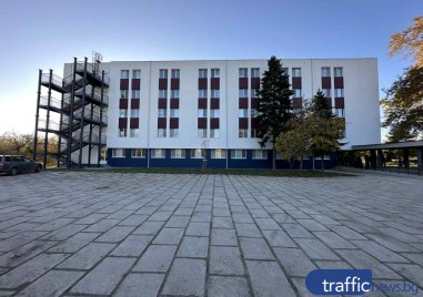 Езикова гимназия „Иван Вазов“ откри обновените си ученически общежития