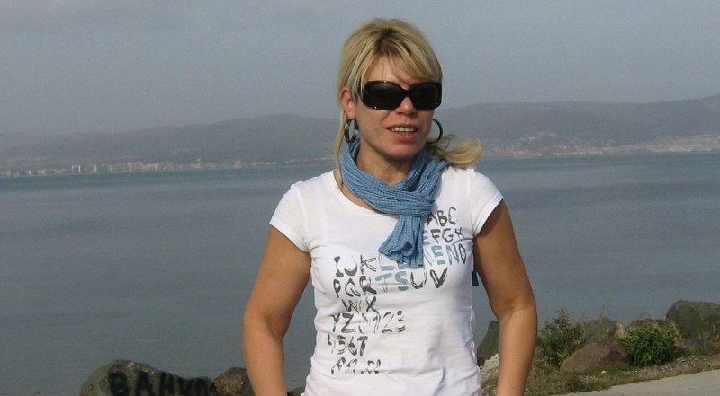 Диана Саватева представя стихосбирката си “Трилистна детелина“ в Пловдив