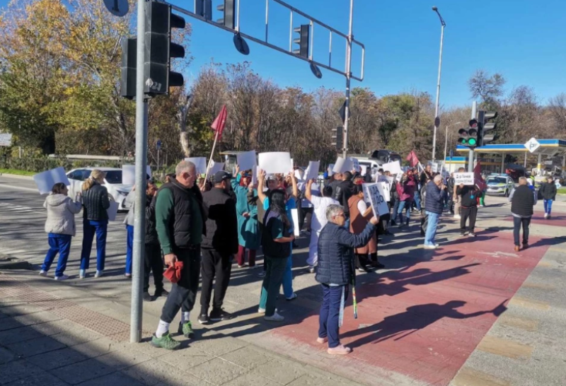 Медиците от “УМБАЛ-Пловдив“ блокираха отново кръстовище в знак на протест