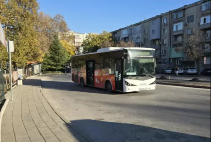 Отново! Възрастен човек затиснат от вратите на рейс в Пловдив