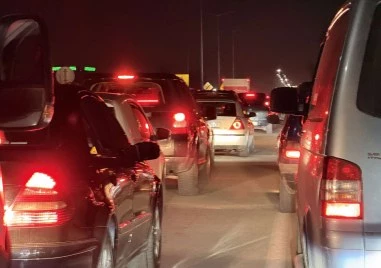 Километрична тапа на пътя Пловдив–Асеновград, колите не помръдват