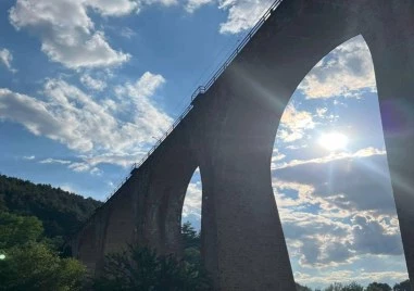 Млад мъж скочи от мост край Клисура и загина