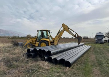 Доставят необходимите тръби за решаване проблемите на водоподаването в Сопот.