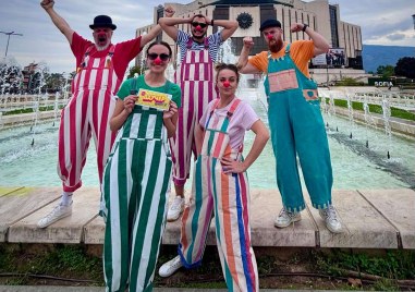 Празничен ноември в театър „Хенд“: Безплатни събития от класната стая до сцената