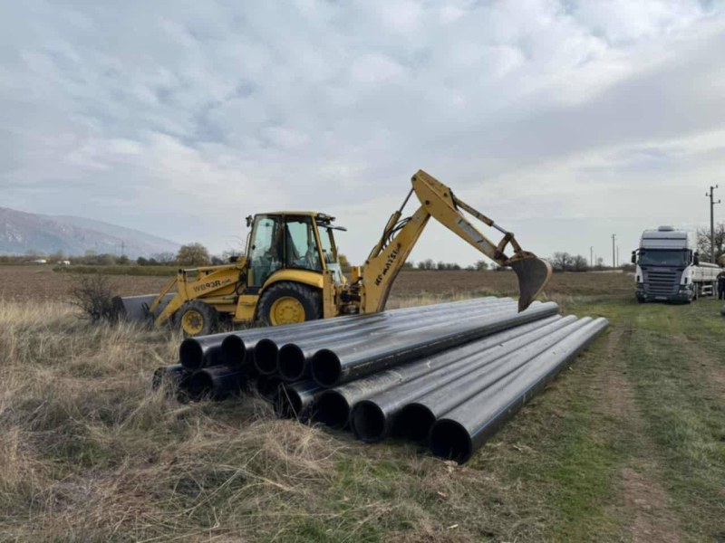 Доставят необходимите тръби за решаване проблемите на водоподаването в Сопот.