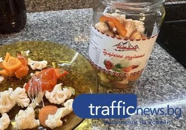 Пловдивчанин твърди за странна “находка“ в буркан с трушия, фирмата изтегля продукта за проверка