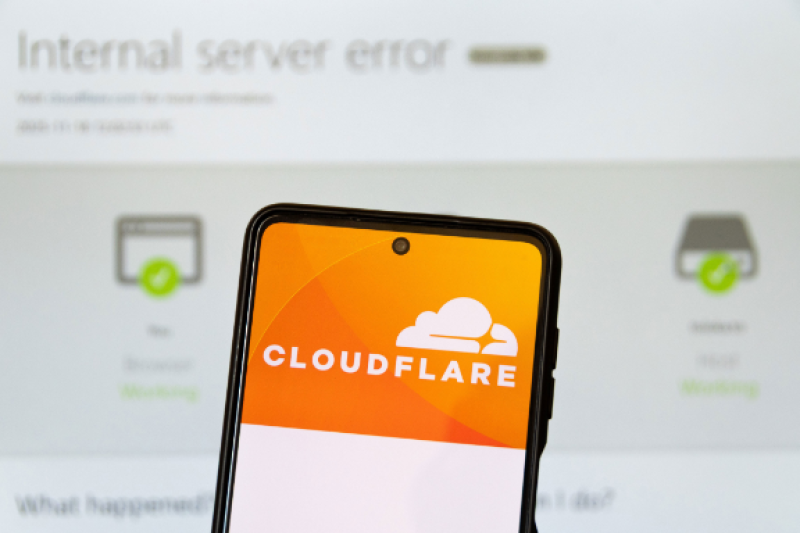 Свързан ли е с кибератака глобалният срив в Cloudflare