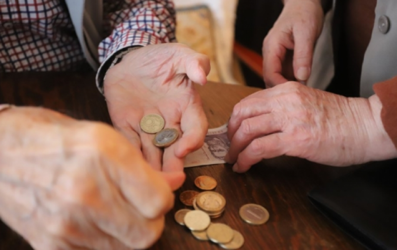 Отпускат 120 лв. коледни добавки на най-бедните пенсионери