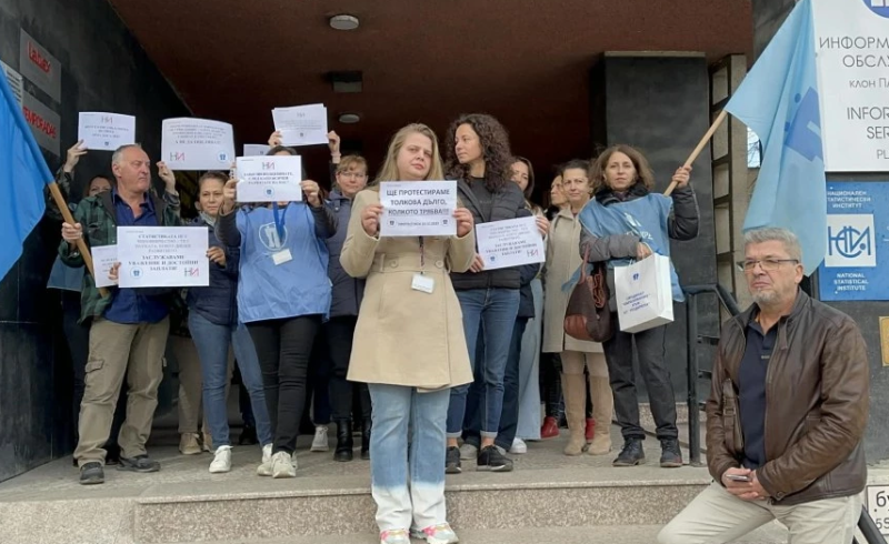 Служители на Териториалното статистическо бюро в Пловдив се включиха в националния протест