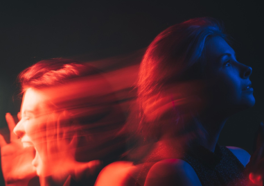 Признаци, че някой около вас ви съсипва психически