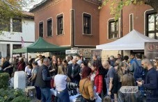 Пловдивчани и туристи вдигат наздравици в Стария град