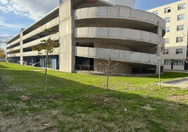 Нов многоетажен паркинг започна работа в район “Западен”