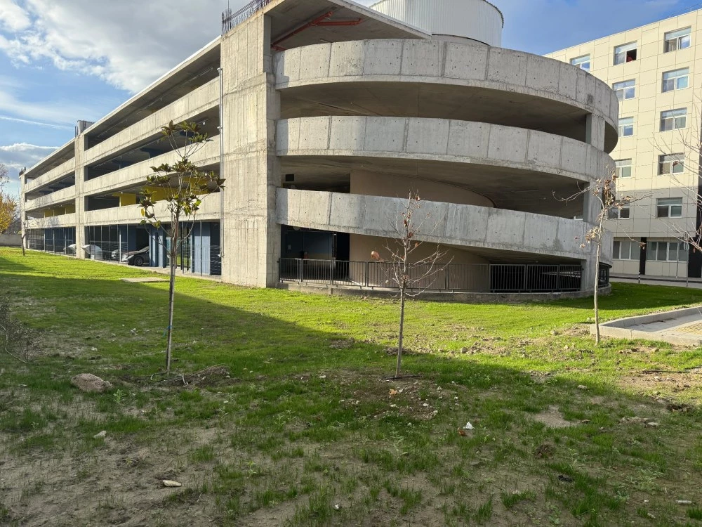 Нов многоетажен паркинг започна работа в район “Западен”