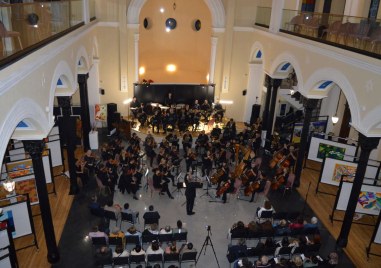 Симфониета Видин“ и солисти канят пловдивчани на “Коледни вдъхновения“