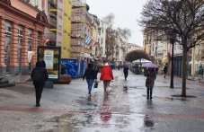 Обявиха жълт и оранжев код за значителни валежи утре