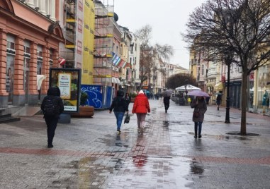 Обявиха жълт и оранжев код за значителни валежи утре