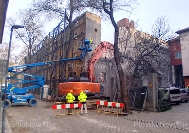 Започна възстановяване и ремонт на изгорелите тютюневи складове