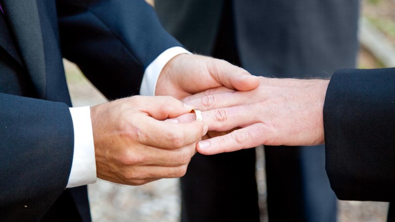 Адвокат: Ако гей двойка сключи брак в държава на ЕС, у нас се счита за легитимен