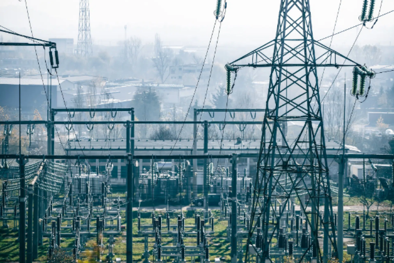 КЕВР обяви: Компенсации ще получат битовите клиенти на електричество, ето с какъв размер