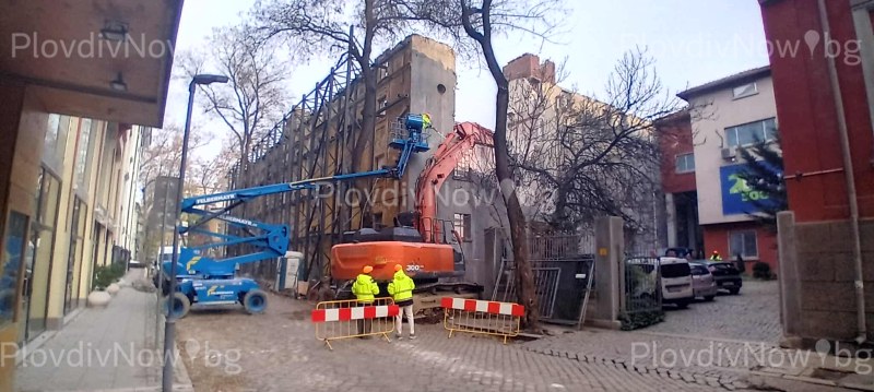 Започна възстановяване и ремонт на изгорелите тютюневи складове