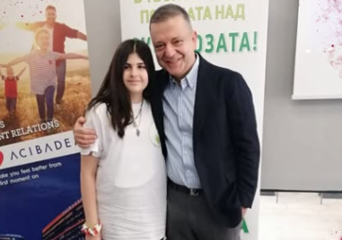 Бояна е едва на 14, но от години води тежка битка