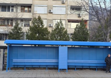 Монтираха две нови автобусни спирки в Карлово