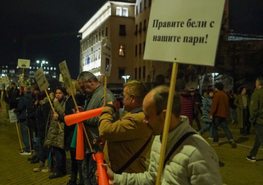 Среднощната блокада и напрежение пред парламента заради бюджет 2026