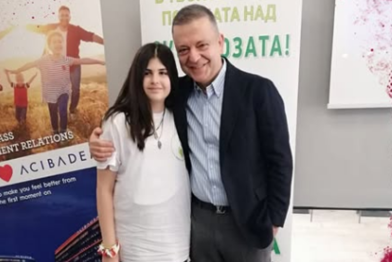 Бояна е едва на 14, но от години води тежка битка