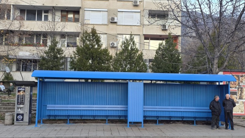 Монтираха две нови автобусни спирки в Карлово