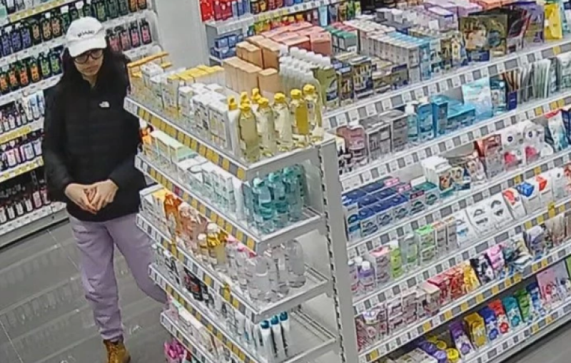 Пловдивската полиция издирва жена, крала козметика от магазин