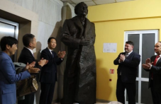 В Германия Георги Димитров е в Музея на терора, а тук му правят паметници