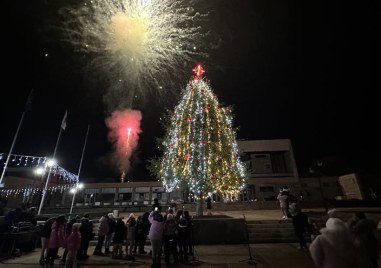 Палят светлините на елхата в Сопот другата седмица