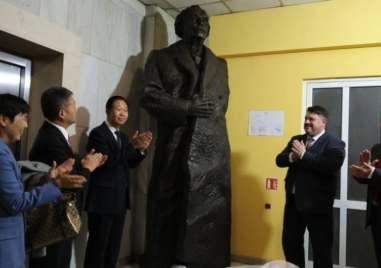 В Германия Георги Димитров е в Музея на терора, а тук му правят паметници