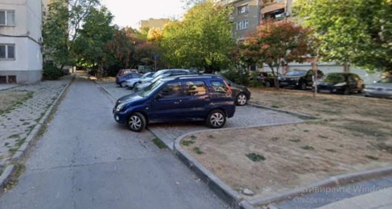 9 месеца чакане: Пловдивчани обикалят цял квартал, за да паркират, а Общината няма пари за скоби