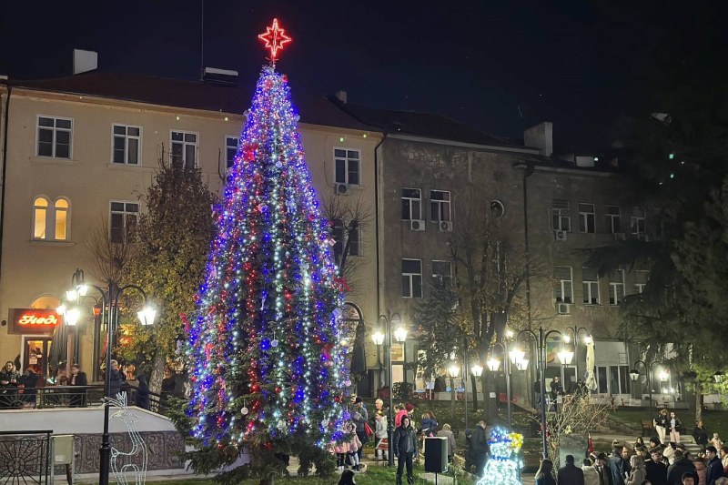 Готова е празничната Коледно-Новогодишна програма в Карлово