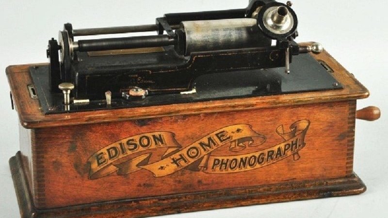 На този ден: Томас Едисън представя фонографа - предшественик на грамофона