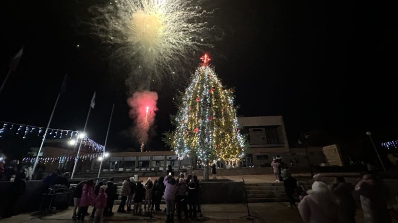 Палят светлините на елхата в Сопот другата седмица