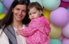 Млада жена и майка има нужда от помощ за скъпи лекарства, за да живее