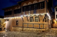 С коледна елха започват празниците “Светлина и надежда в Стария град“