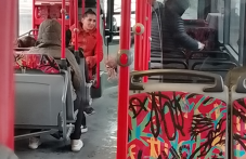 Жена отправя смъртни клетви към случайни минувачи в Пловдив