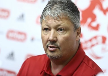 Съпругата на Любо Пенев помоли за го подкрепим със средства за лечението