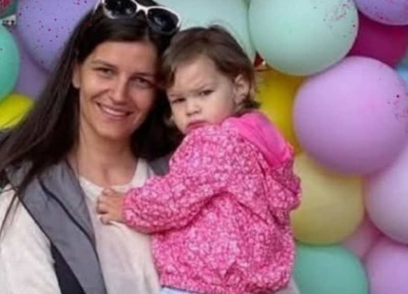 Млада жена и майка има нужда от помощ за скъпи лекарства, за да живее