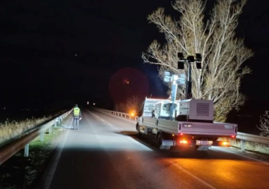 Експерти продължават да обследват Околовръстния път на Пловдив през нощта