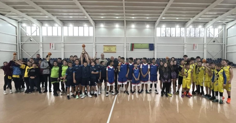 Момичетата и момчетата от Рогош триумфираха в първенството по баскетбол на Община Марица
