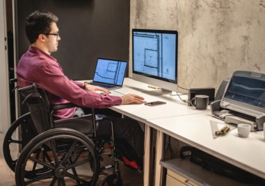1488 българи с увреждания получиха високотехнологични помощни средства
