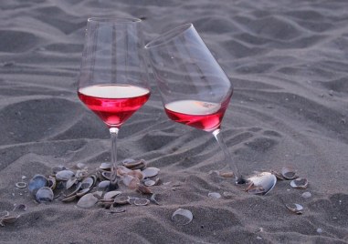 “Наздравица за любовта“ очаква най-поетичните творения от Асеновград и страната