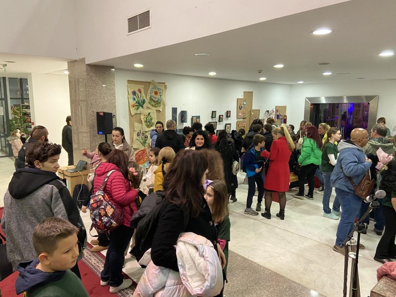 Децата от Занаятчийското училище откриха изложба