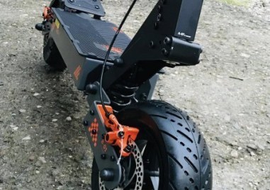 Кола блъсна мъж с тротинетка, удареният  - положителен на метадон